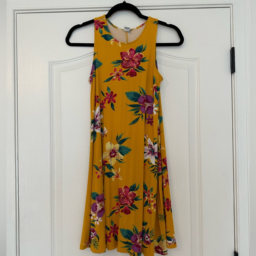 Old navy. Flower dress. Worn a few times, no flaws.
